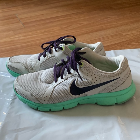 Nike Running Shoes US8.5 - Picture 2 of 5